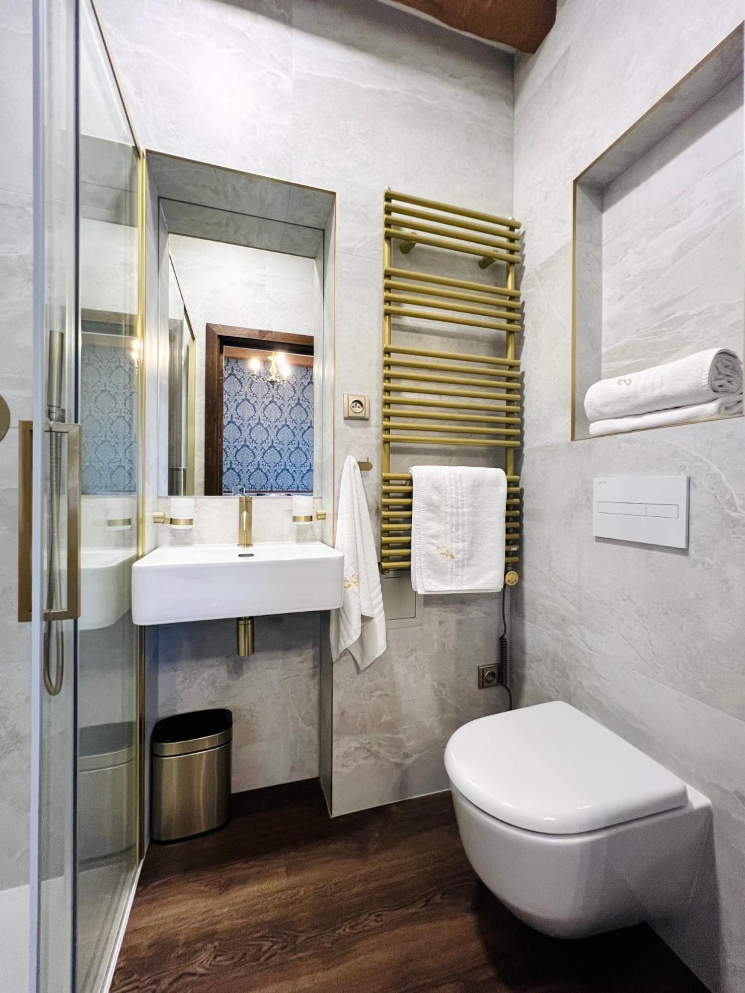 Otel Golden Age