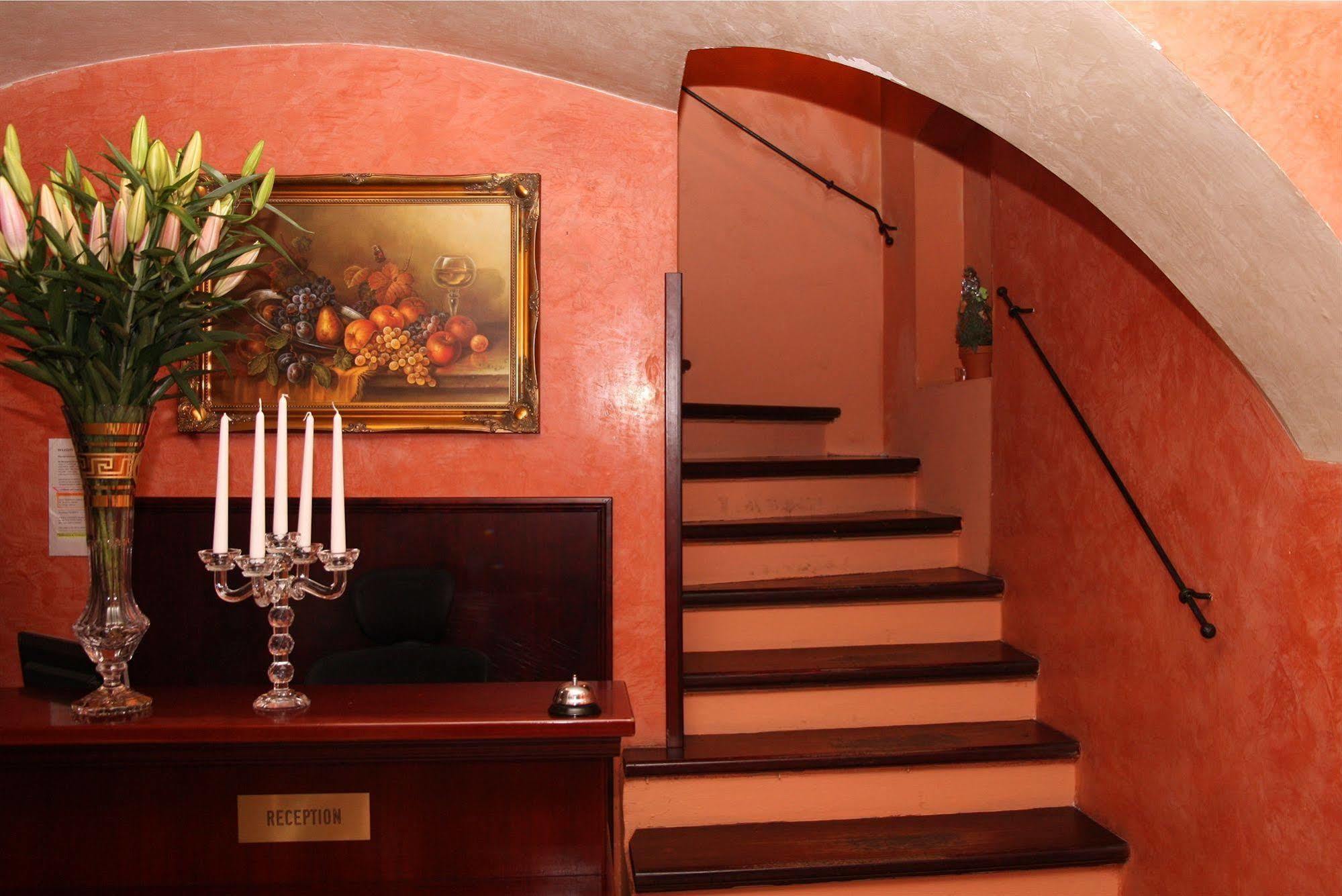 Otel Golden Age